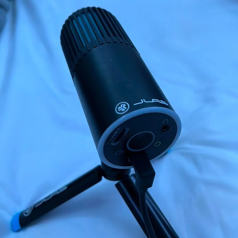 Stand up gaming microphone